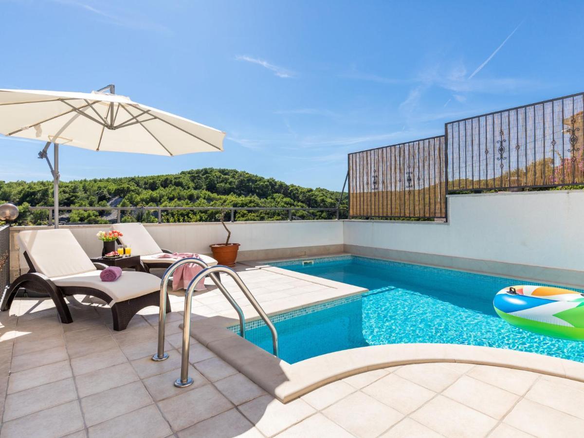 Luxurious Villa In Selca With Pool Exterior photo