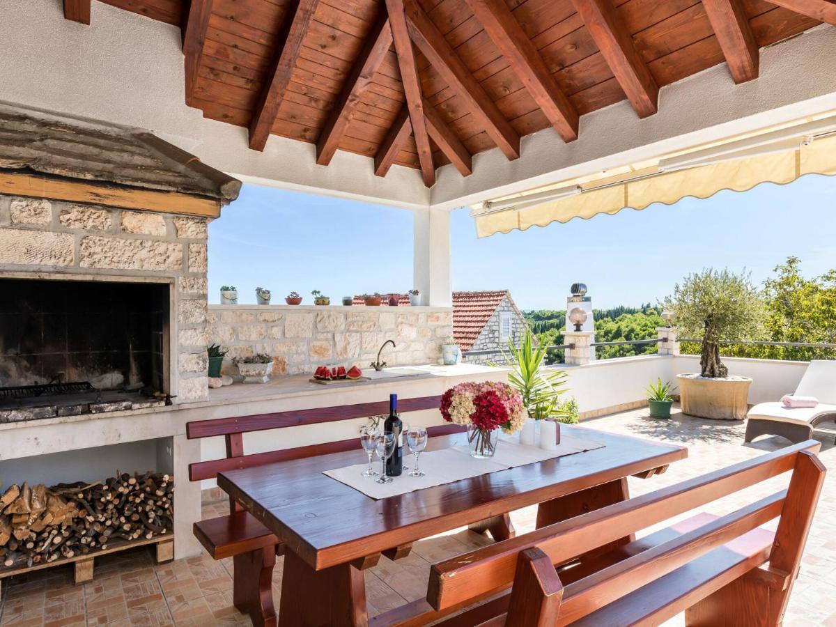 Luxurious Villa In Selca With Pool Exterior photo